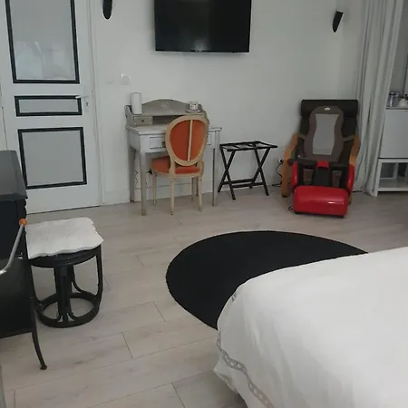 O 3 Parasols Pensión 4*