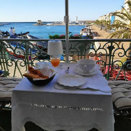 O 3 Parasols Pensión 4*