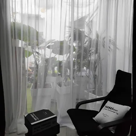 O 3 Parasols 게스트하우스 *